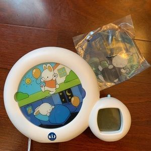 Kid sleep training clock and nightlight